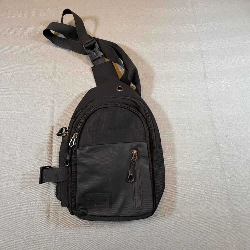 Duchamp London Mens Black Crossbody Sling Bag Tech Fabric Padded Mesh Back 2251